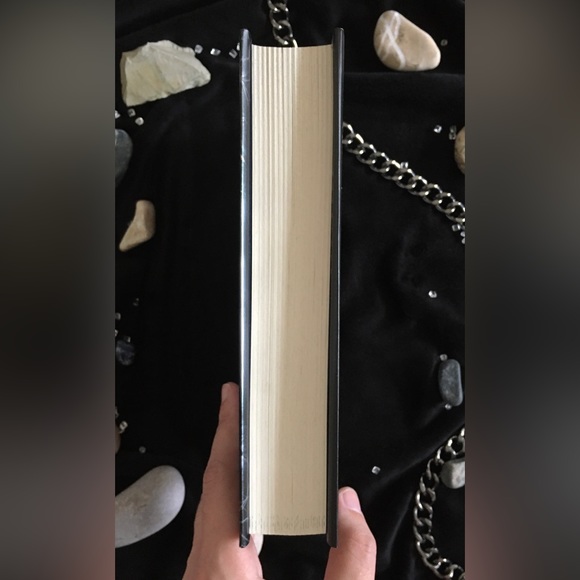 Never Fade - By Alexandra Bracken - Hardcover - Picture 7 of 8